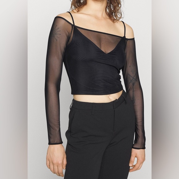 Abercrombie & Fitch Tops - Abercrombie & Fitch Black Mesh Sleeve Cropped Long Sleeve Top size Large EUC